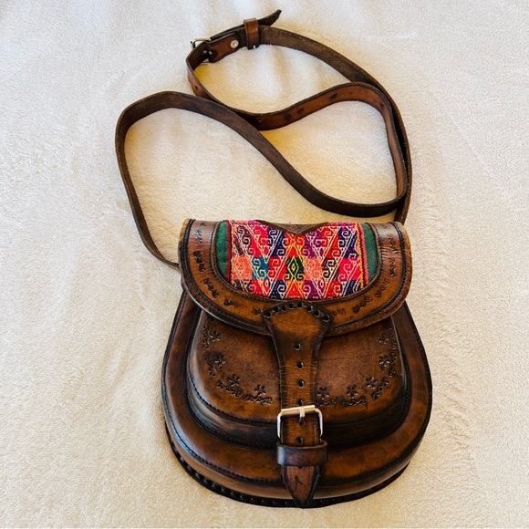 VINTAGE HAND TOOLED LEATHER HANDMADE EMBROIDERED STURDY CROSSBODY SADDLE BAG EUC - Picture 2 of 10
